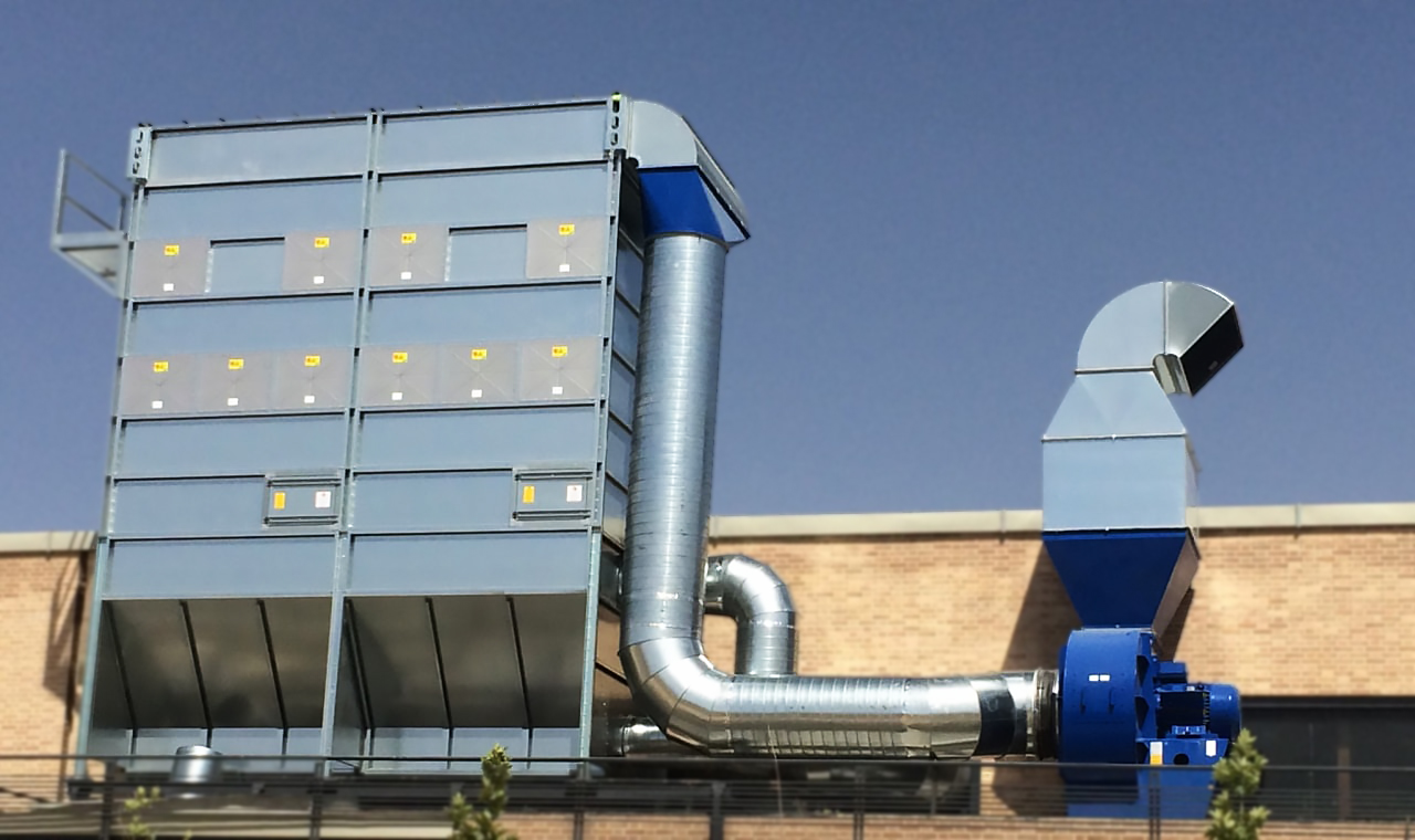 نصب هواکش‌های صنعتی در کارخانه 